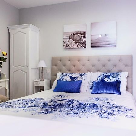 Lora Center Room, Parking Como Bagian luar foto