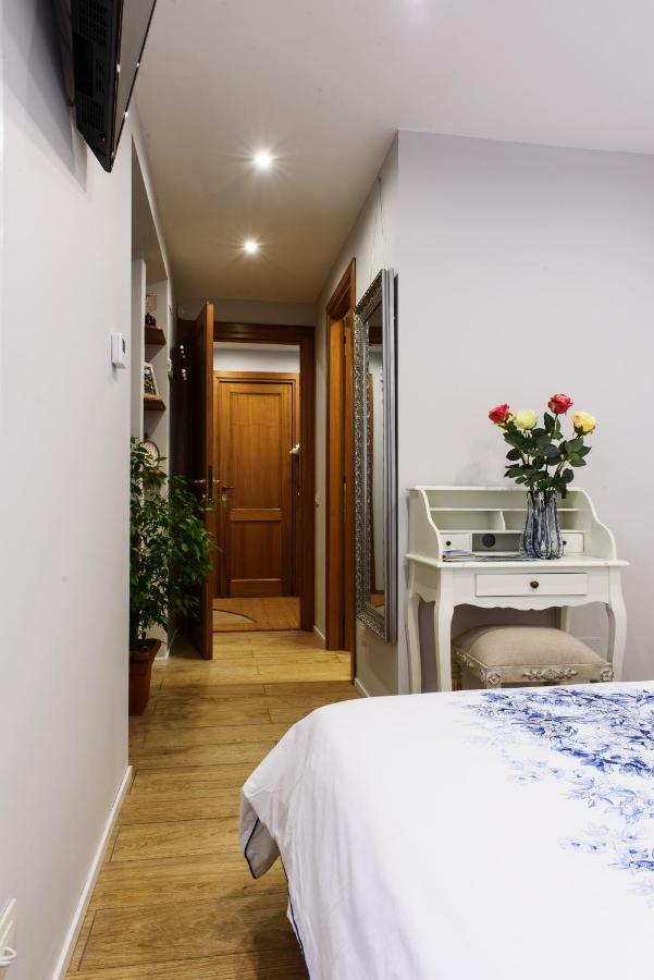 Lora Center Room, Parking Como Bagian luar foto