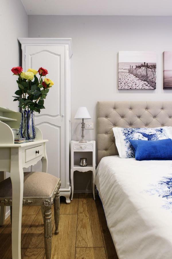 Lora Center Room, Parking Como Bagian luar foto